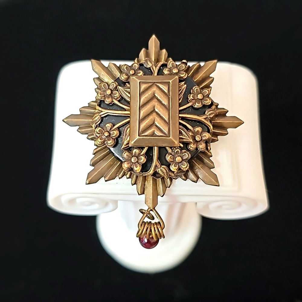 Victorian Chuncky Brooch